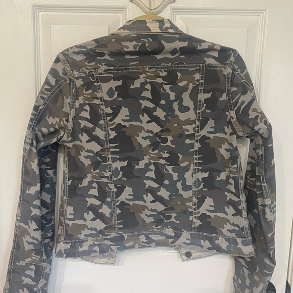 Camo Jean Jacket Size Small - Picture 11 of 13